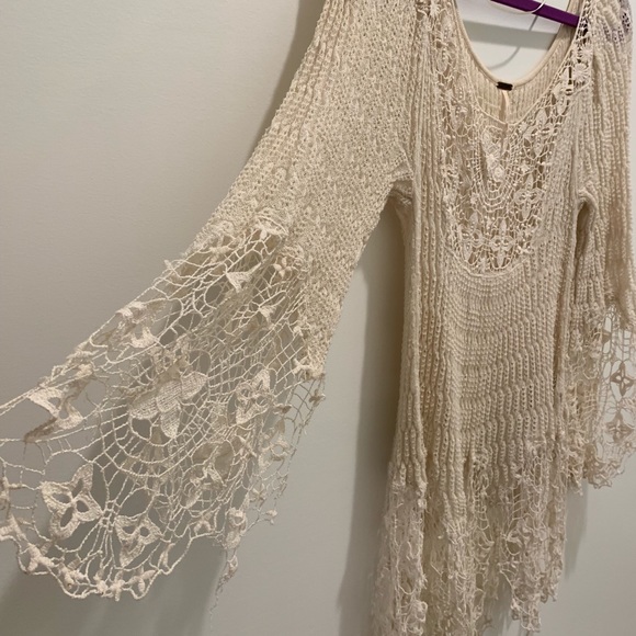 Free People small lace detailed cream flowy top - Picture 4 of 8